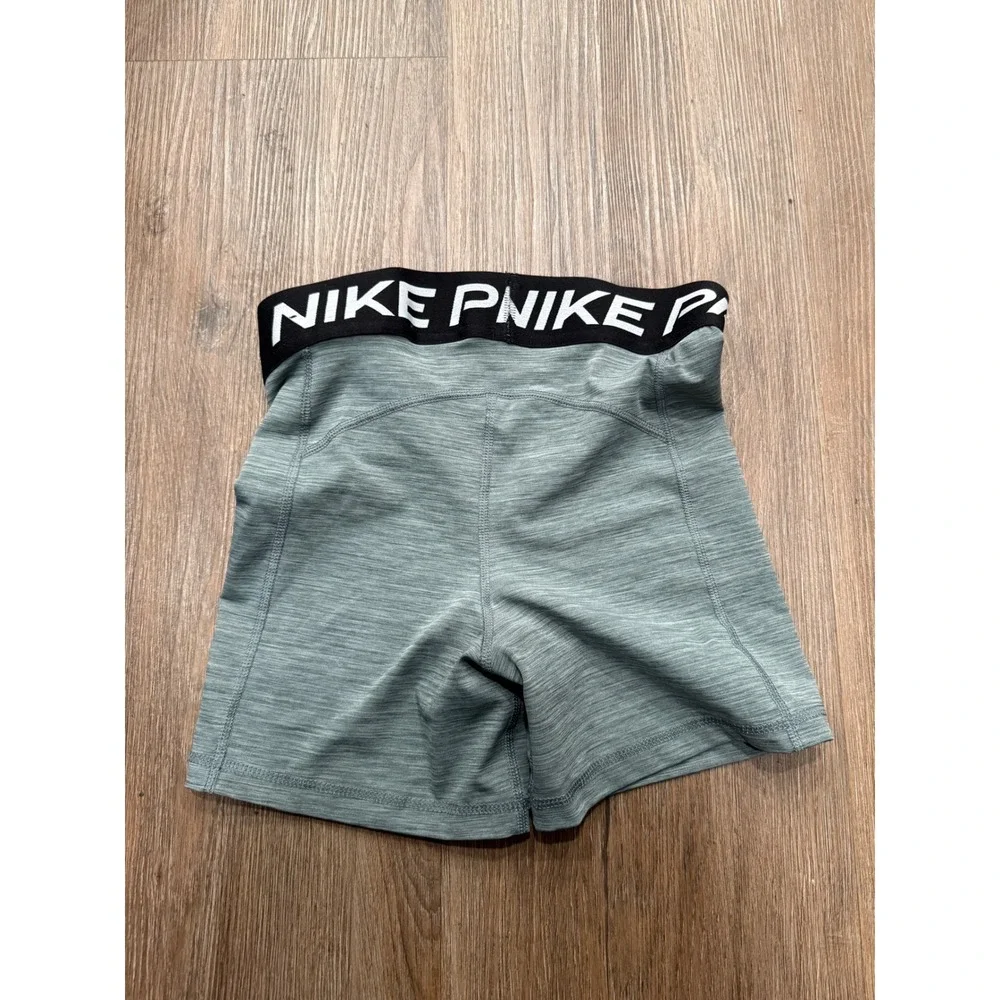 Nike Pro Dri-FIT Womens Small Heather Gray Athletic Compression Shorts 4 Inch